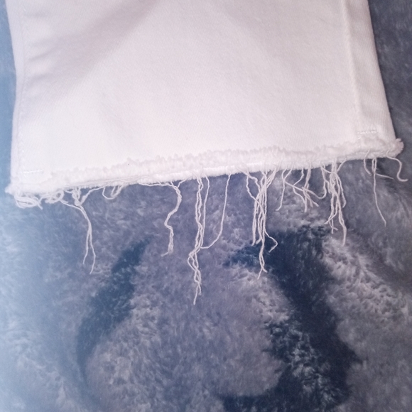 YMI DREAM FIT White Denim Anklet Jean ( Size: 5/27) - Picture 4 of 4